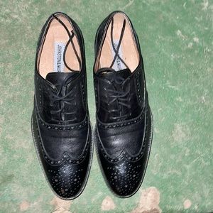 Black Size 8.5 Johnston & Murphy lace up Oxfords